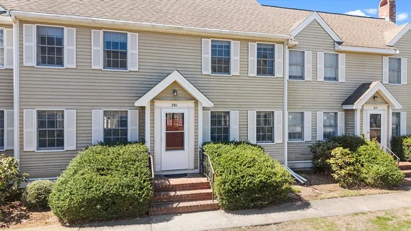$375,000 | 281 Central Street, Unit 281, East Bridgewater, MA 02333