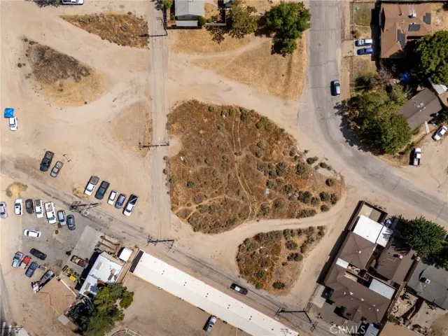 a view of city street with a houses
