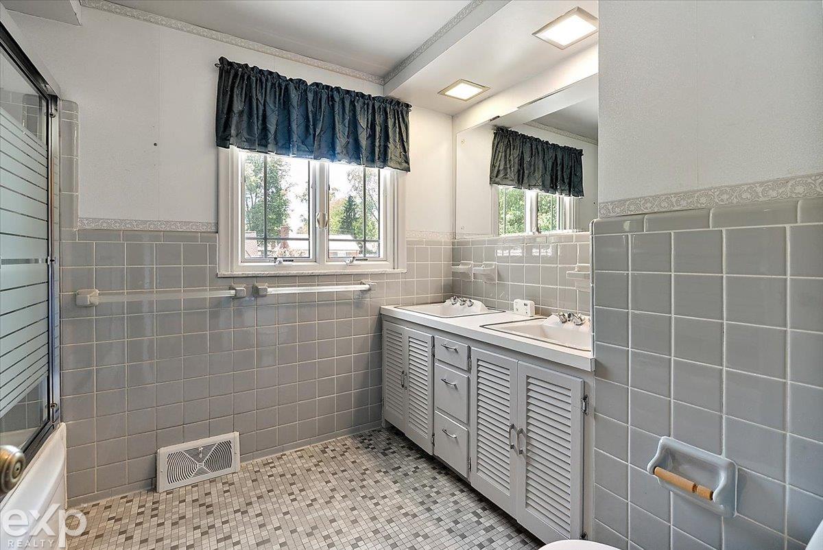100 Moran Road Grosse Pointe Farms, MI 48236 - Photo 54 of 61