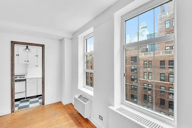 $649,000 | 405 West 23rd Street, Unit 16I | Chelsea