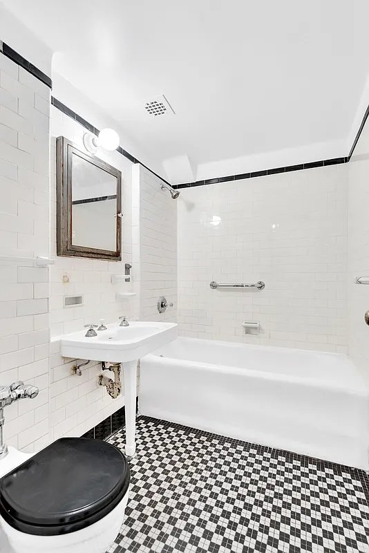 405 West 23rd Street, Unit 16I Manhattan, NY 10011 - Photo 7 of 8 Photo 7