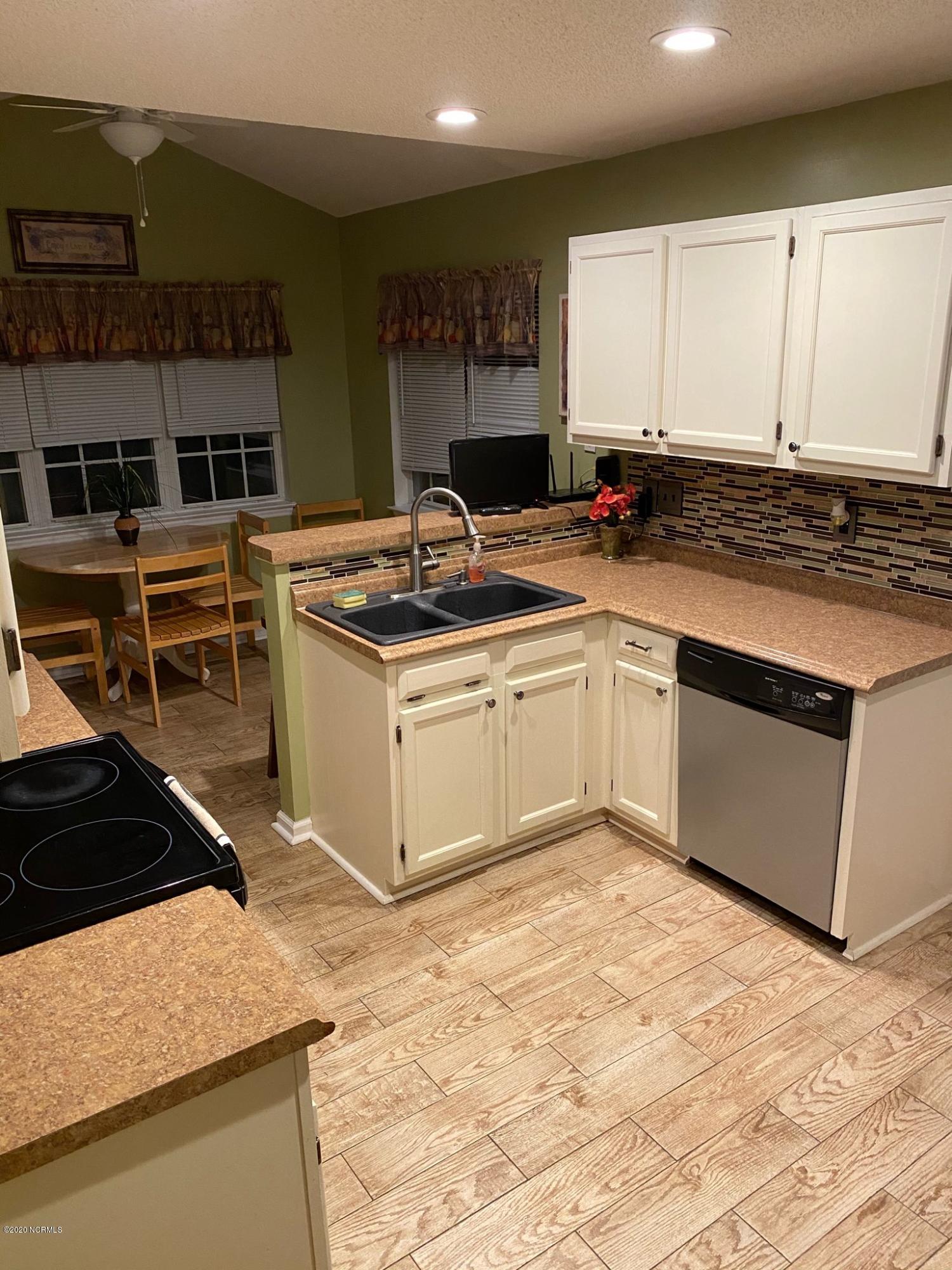1215 Welborn Road Wilmington, NC 28409 - Photo 12 of 40 1215 Welborn Rd Kitchen