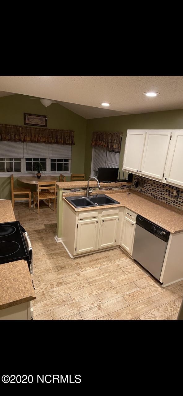 1215 Welborn Road Wilmington, NC 28409 - Photo 15 of 40 1215 owners pics 7