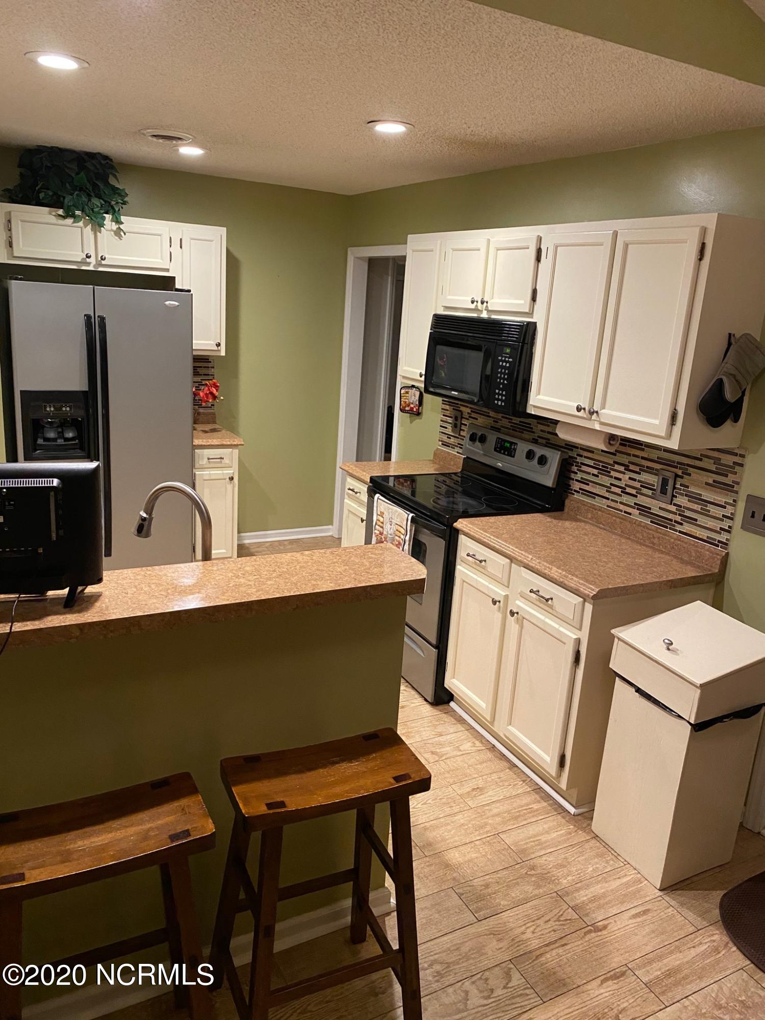 1215 Welborn Road Wilmington, NC 28409 - Photo 18 of 40 1215 Welborn Rd Kitchen2