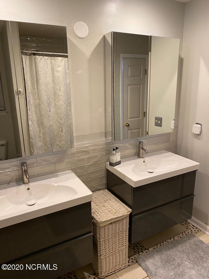 1215 Welborn Road Wilmington, NC 28409 - Photo 26 of 40 1215 Welborn Rd master bath
