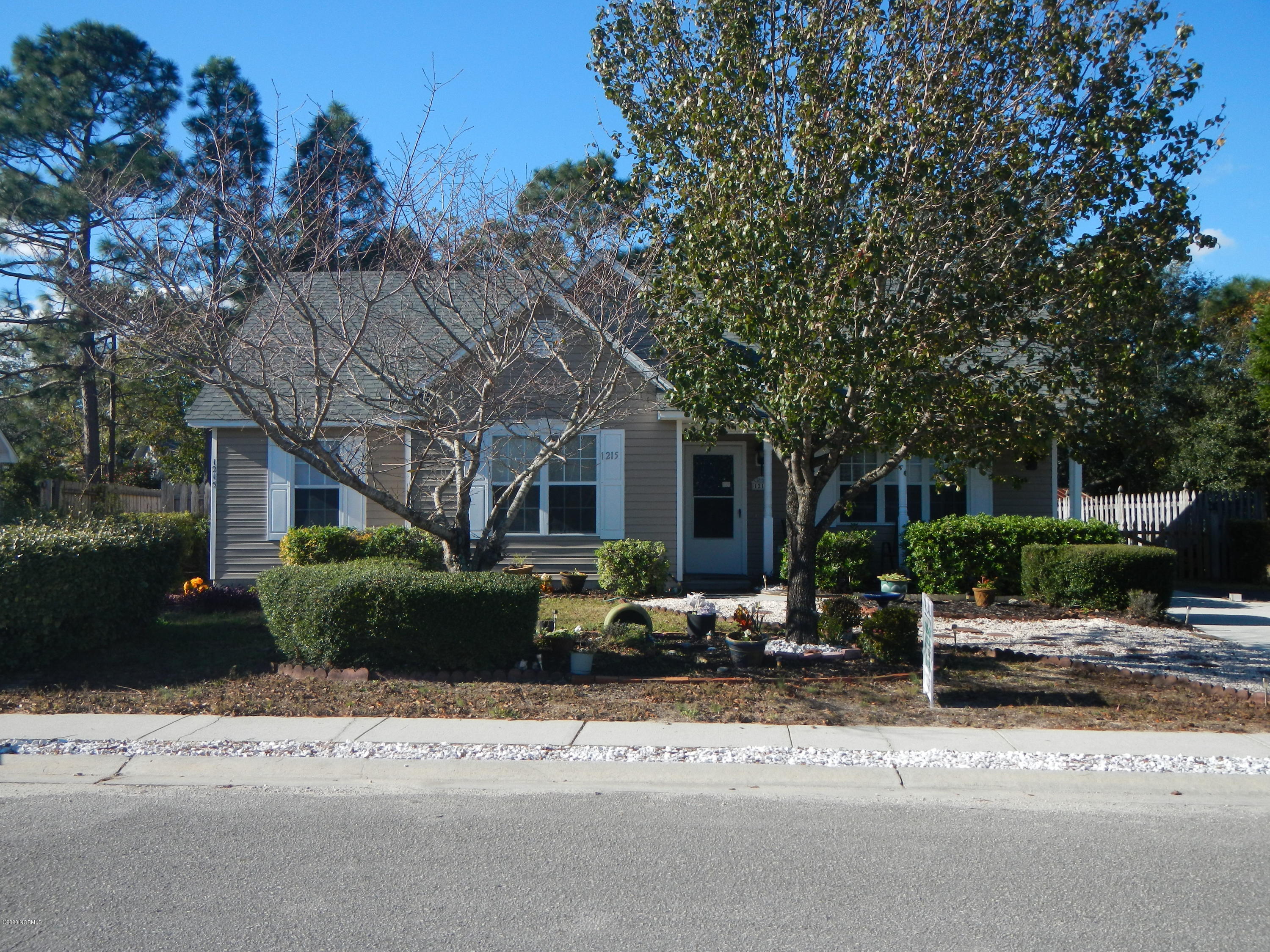 1215 Welborn Road Wilmington, NC 28409 - Photo 4 of 40 1215 Welborn Rd front of house