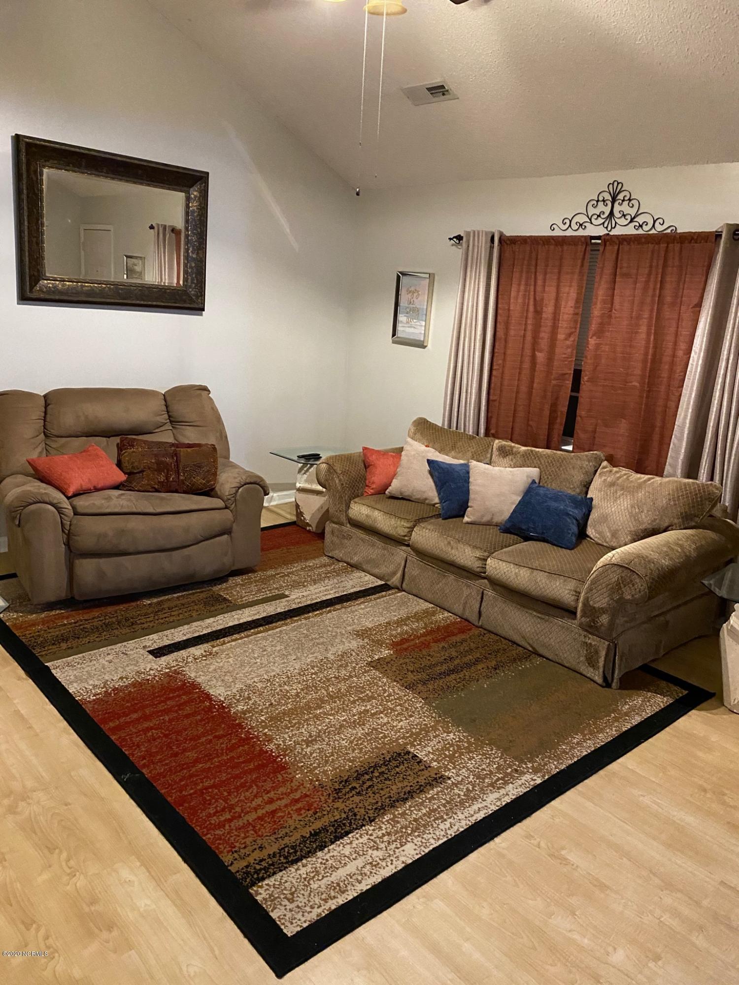 1215 Welborn Road Wilmington, NC 28409 - Photo 7 of 40 1215 Welborn Rd Living Room