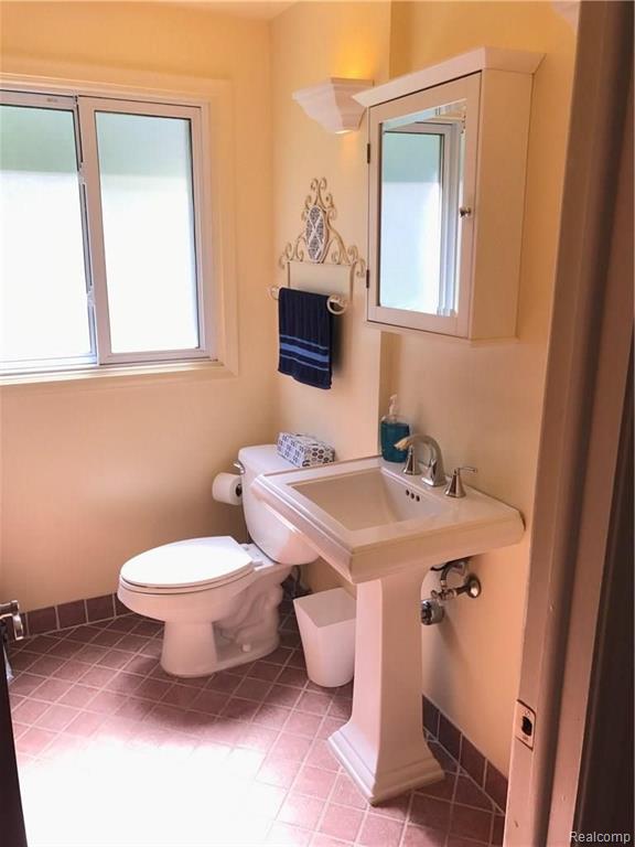 29298 Rambling Road Southfield, MI 48076 - Photo 14 of 34