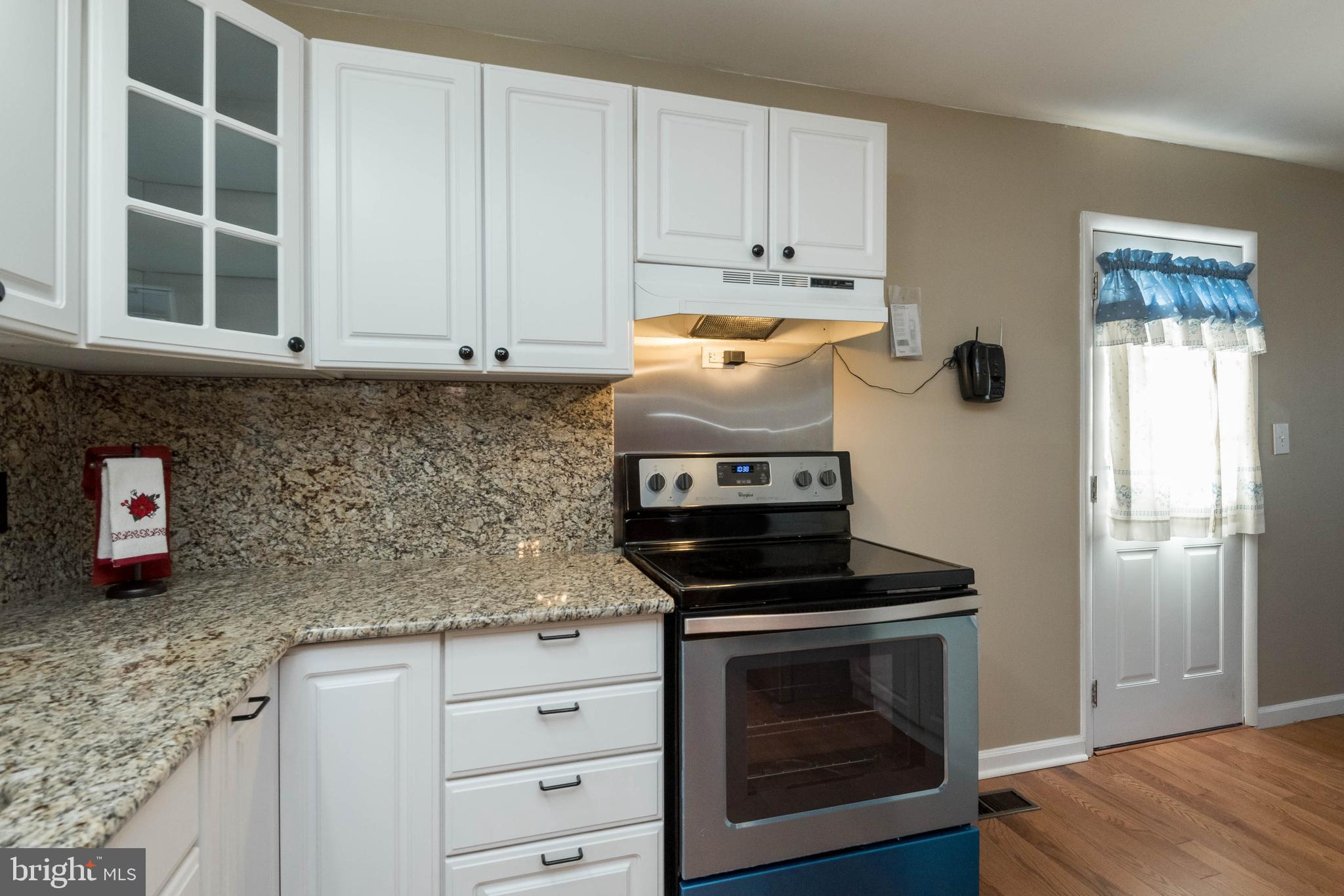 319 Brock Bridge Road Laurel, MD 20724 - Photo 7 of 38 Kitchen with Granite and New Stove