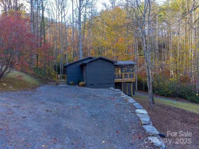 a view of a house with backyard and trees