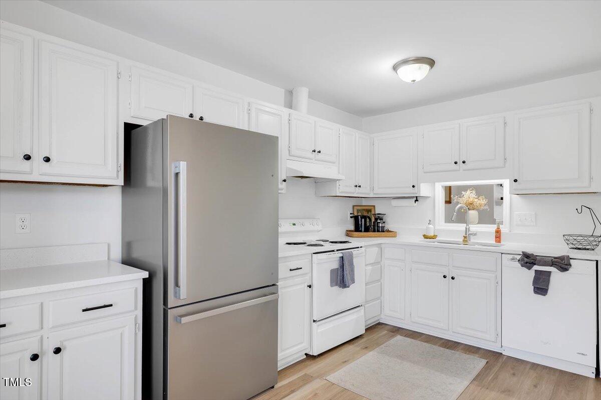 6910 Saxby Court Raleigh, NC 27613 - Photo 3 of 26 kitchen