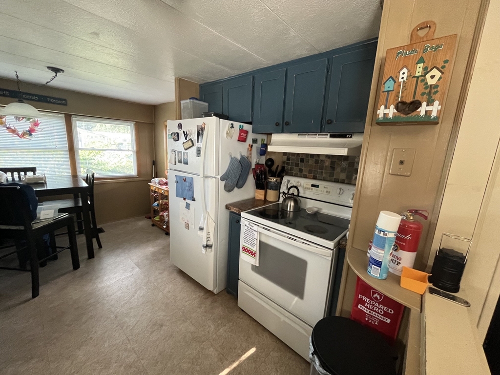 8 Thunderbird Road Marlborough, MA 01752 - Photo 2 of 10