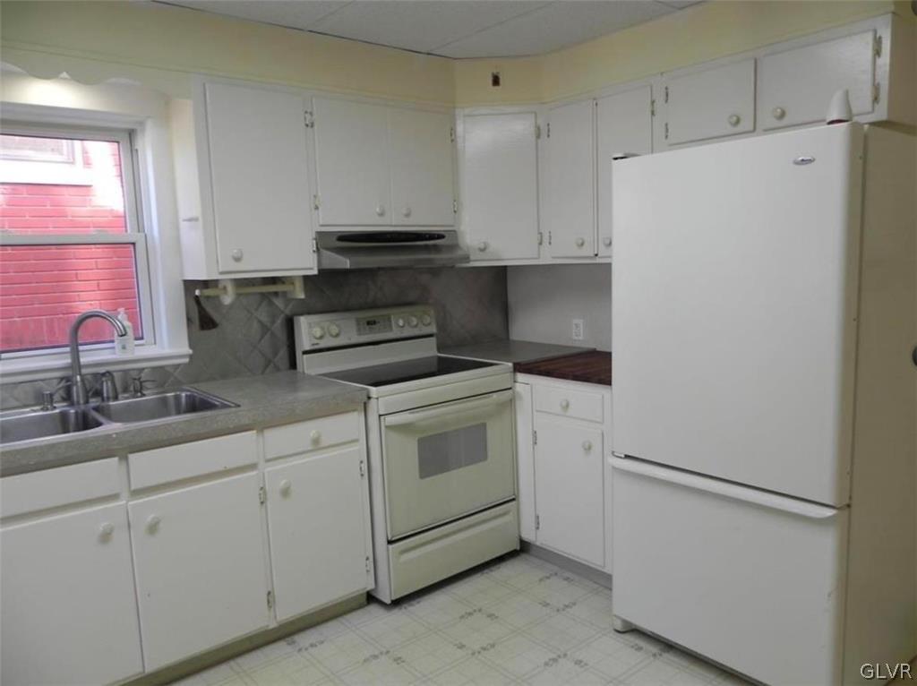 925 Ridge Street Easton, PA 18042 - Photo 3 of 9 Gallery Image 3