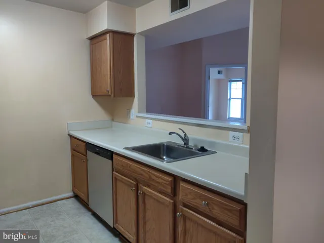 $2,000 | 13800 Farnsworth Lane, Unit 5404, Upper Marlboro, MD 20772