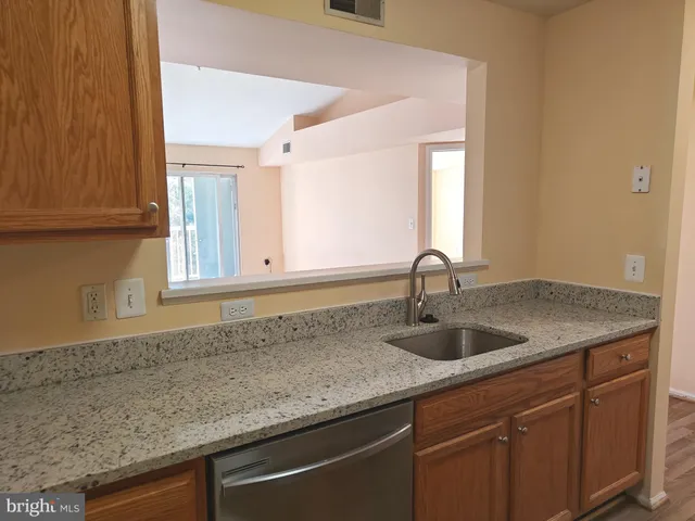 $2,000 | 13800 Farnsworth Lane, Unit 5404, Upper Marlboro, MD 20772