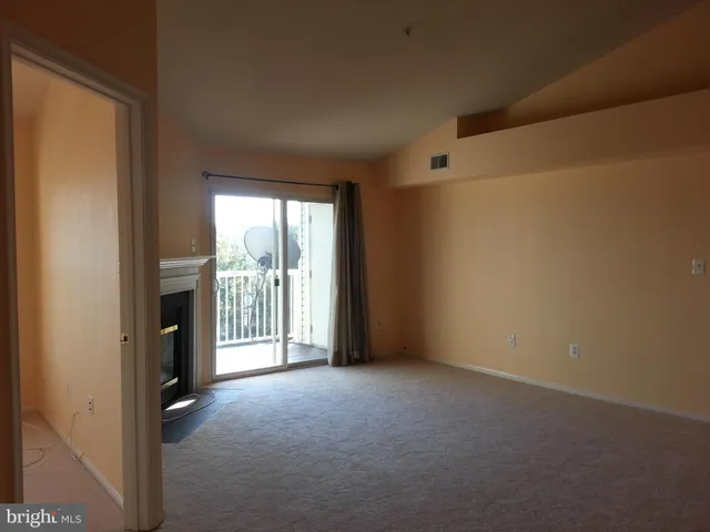 $2,000 | 13800 Farnsworth Lane, Unit 5404, Upper Marlboro, MD 20772