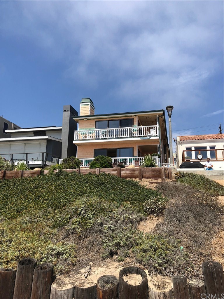 1312 The Strand Manhattan Beach, CA 90266 - Photo 2 of 16