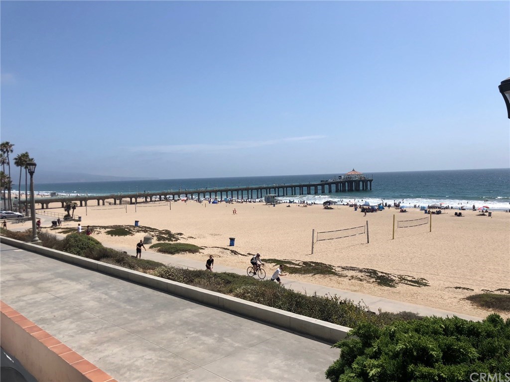 1312 The Strand Manhattan Beach, CA 90266 - Photo 3 of 16