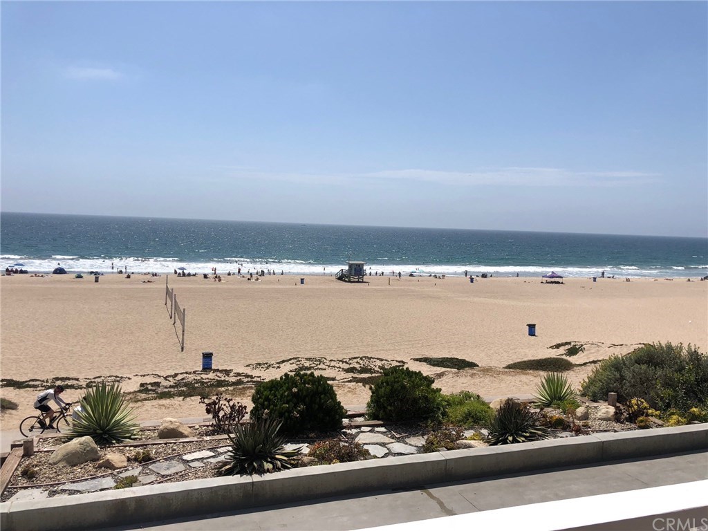 1312 The Strand Manhattan Beach, CA 90266 - Photo 4 of 16