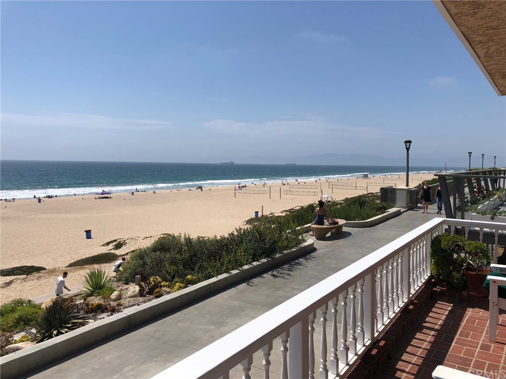 1312 The Strand Manhattan Beach, CA 90266 - Photo 5 of 16