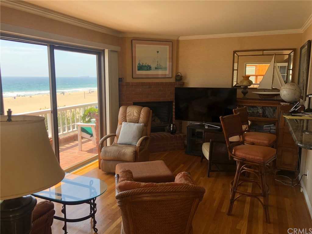 1312 The Strand Manhattan Beach, CA 90266 - Photo 6 of 16