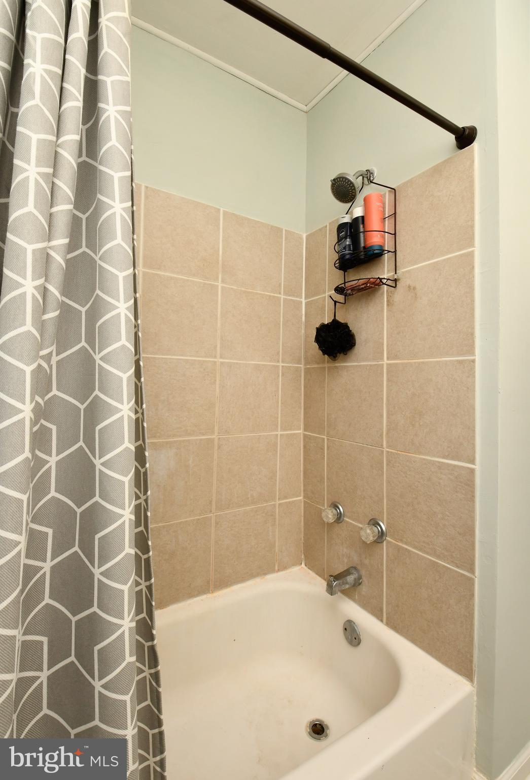 20 Randolph Road Fredericksburg, VA 22405 - Photo 21 of 36 Ceramic tile surround in first floor bath