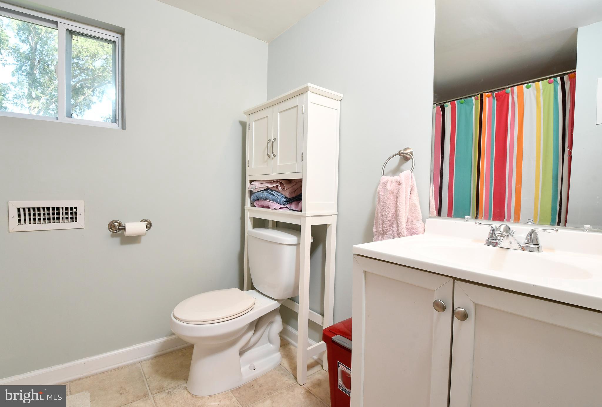 20 Randolph Road Fredericksburg, VA 22405 - Photo 32 of 36 Good sized upstairs bathroom w/ tile tub surround