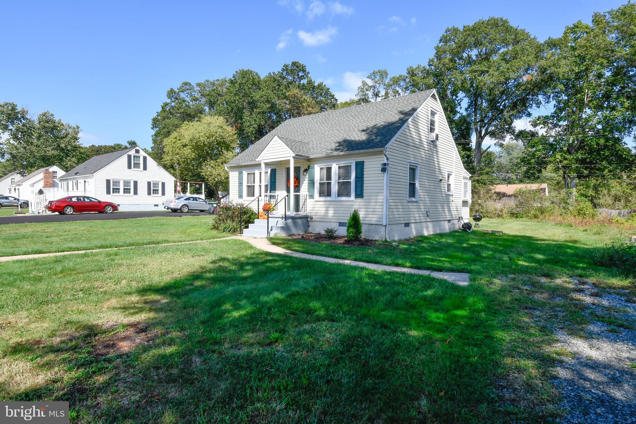 20 Randolph Road Fredericksburg, VA 22405 - Photo 4 of 36 Two story Cape Cod with 4 bedrooms