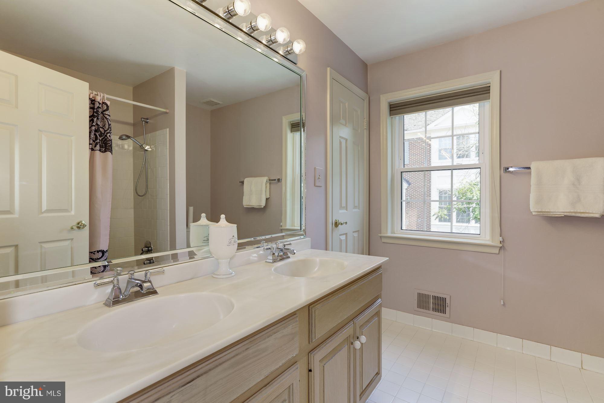 7912 Quarry Ridge Way Bethesda, MD 20817 - Photo 23 of 28 Bath