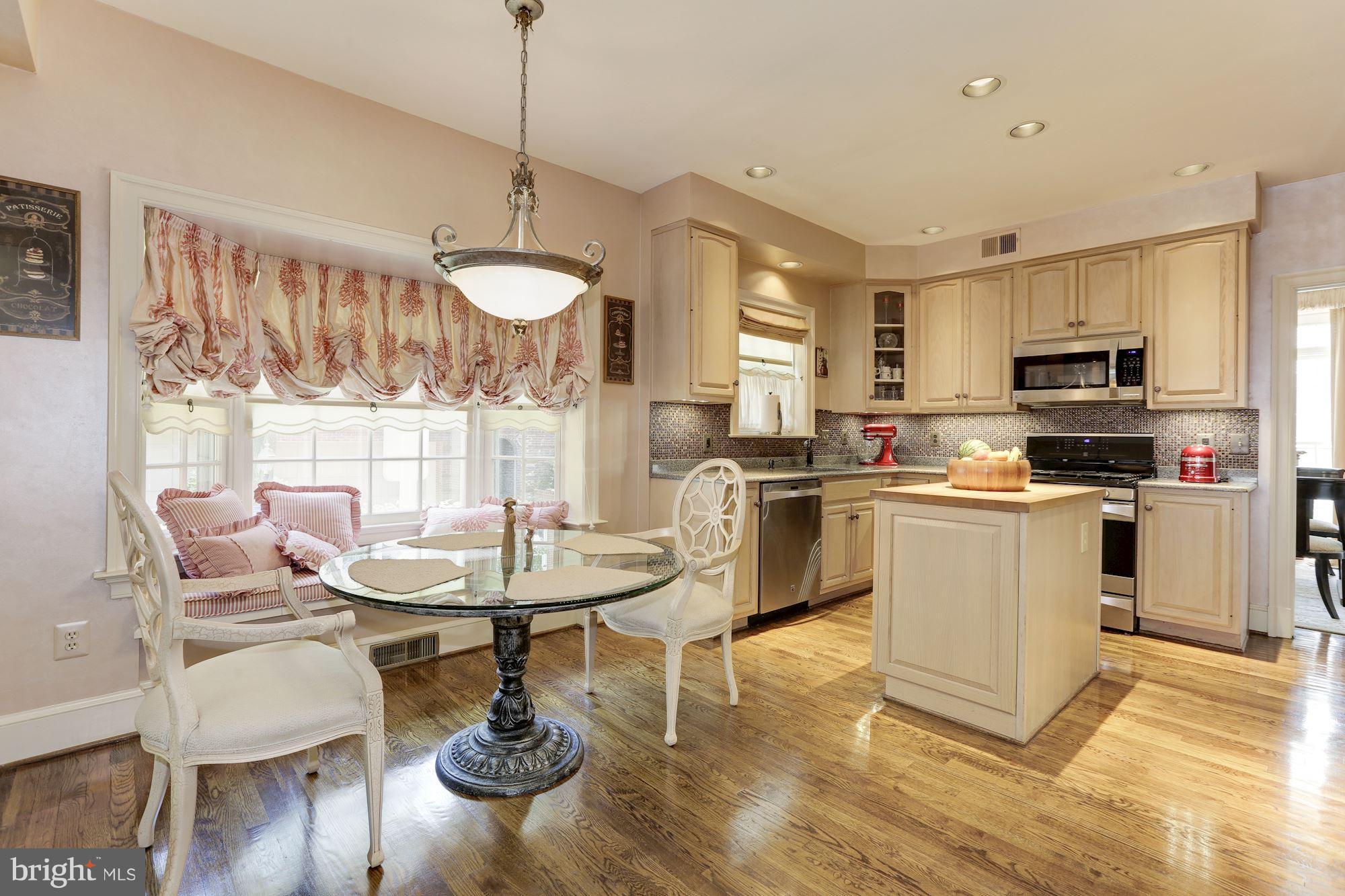 7912 Quarry Ridge Way Bethesda, MD 20817 - Photo 8 of 28 Kitchen