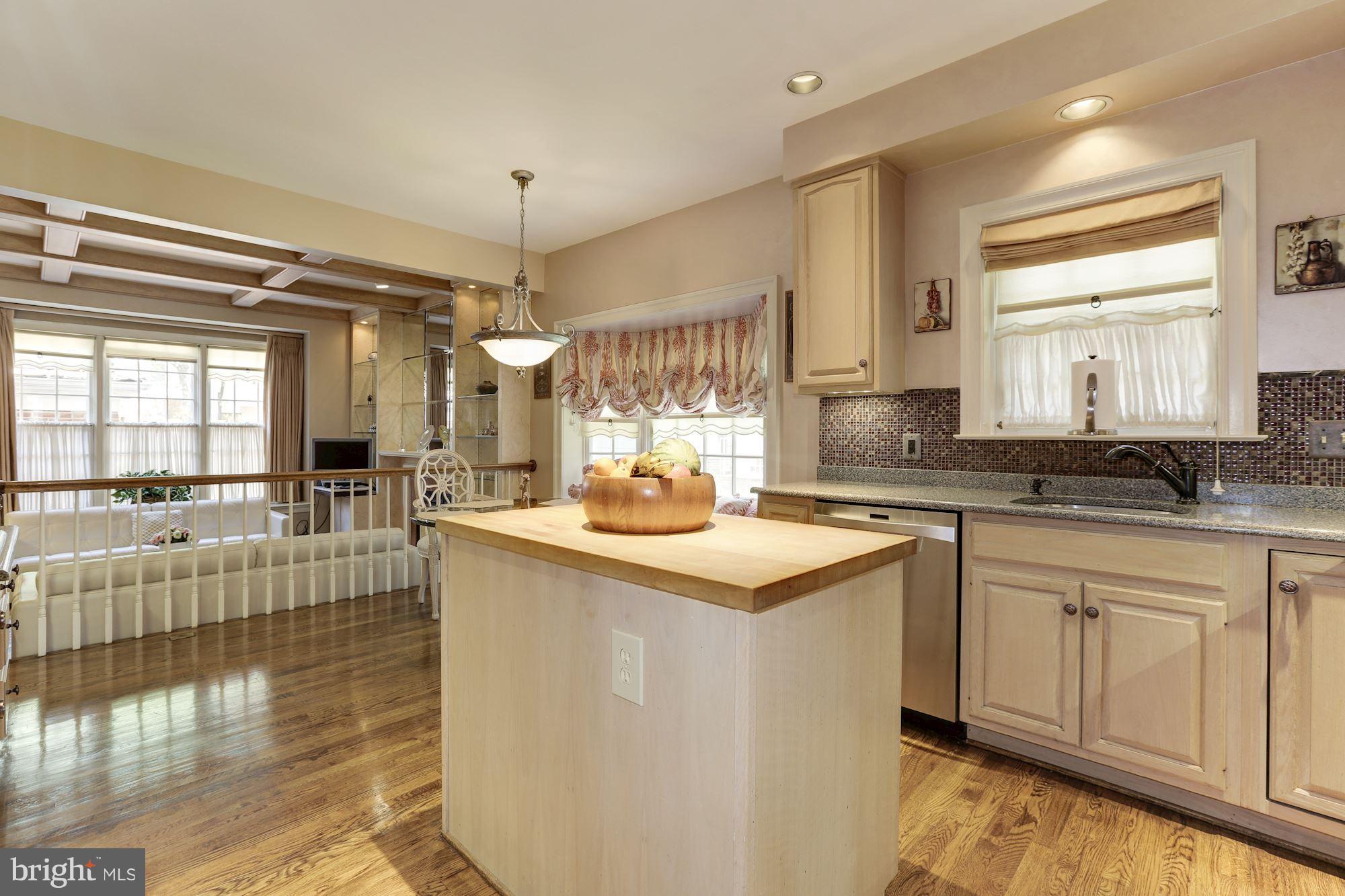 7912 Quarry Ridge Way Bethesda, MD 20817 - Photo 10 of 28 Kitchen