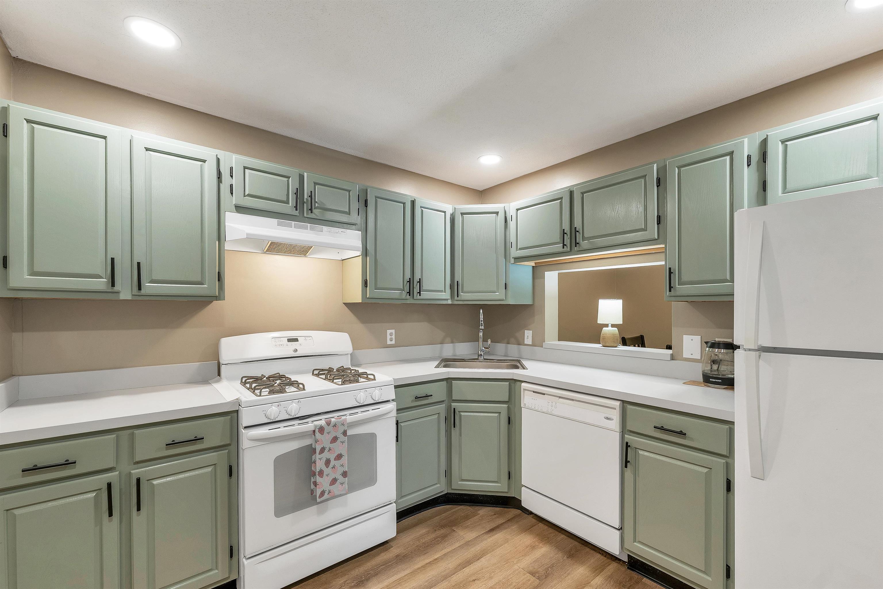 5 Bernards Road, Unit 1 Merrimack, NH 03054 - Photo 3 of 36 Gallery Image 3