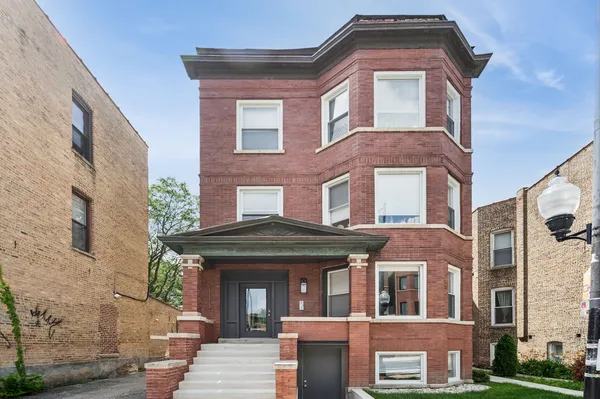 $1,850 | 2111 West Augusta Boulevard, Unit 1W, Chicago, IL 60622
