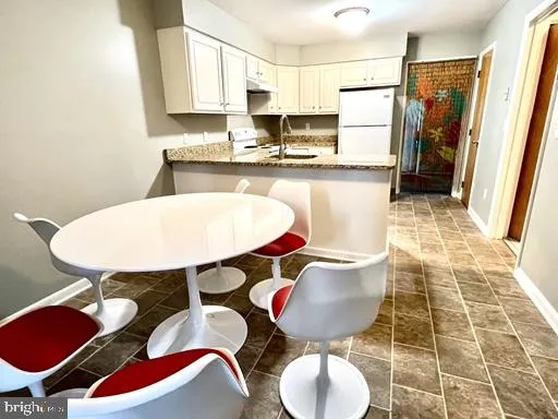 $2,595 | 8 Foxtail Court, Newark, DE 19711