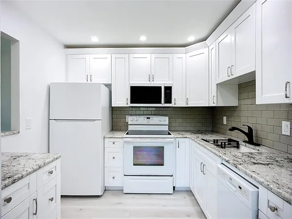 $118,000 | 1811 Bedford Lane, Unit 166, Sun City Center, FL 33573