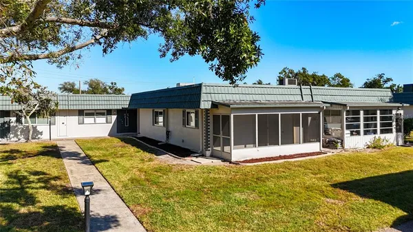 $118,000 | 1811 Bedford Lane, Unit 166, Sun City Center, FL 33573