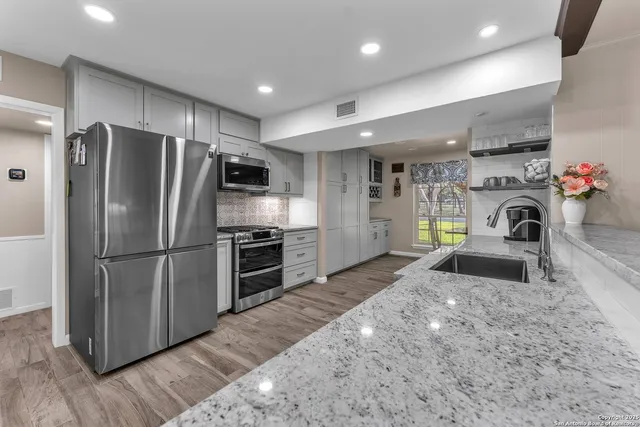 a view of a yard with a tree