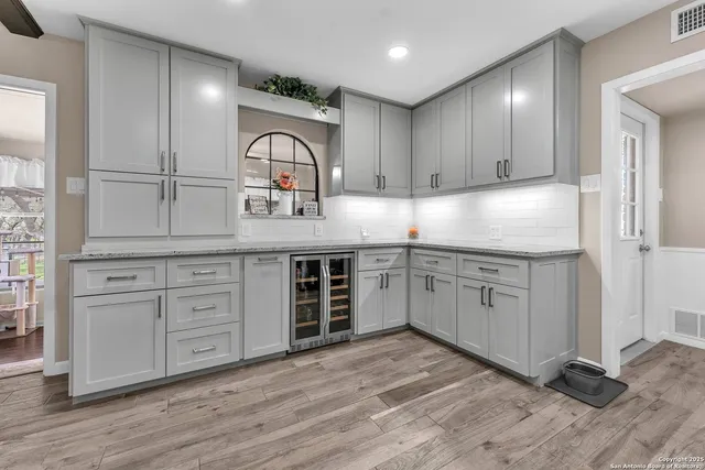 a view of a house with backyard and a garden