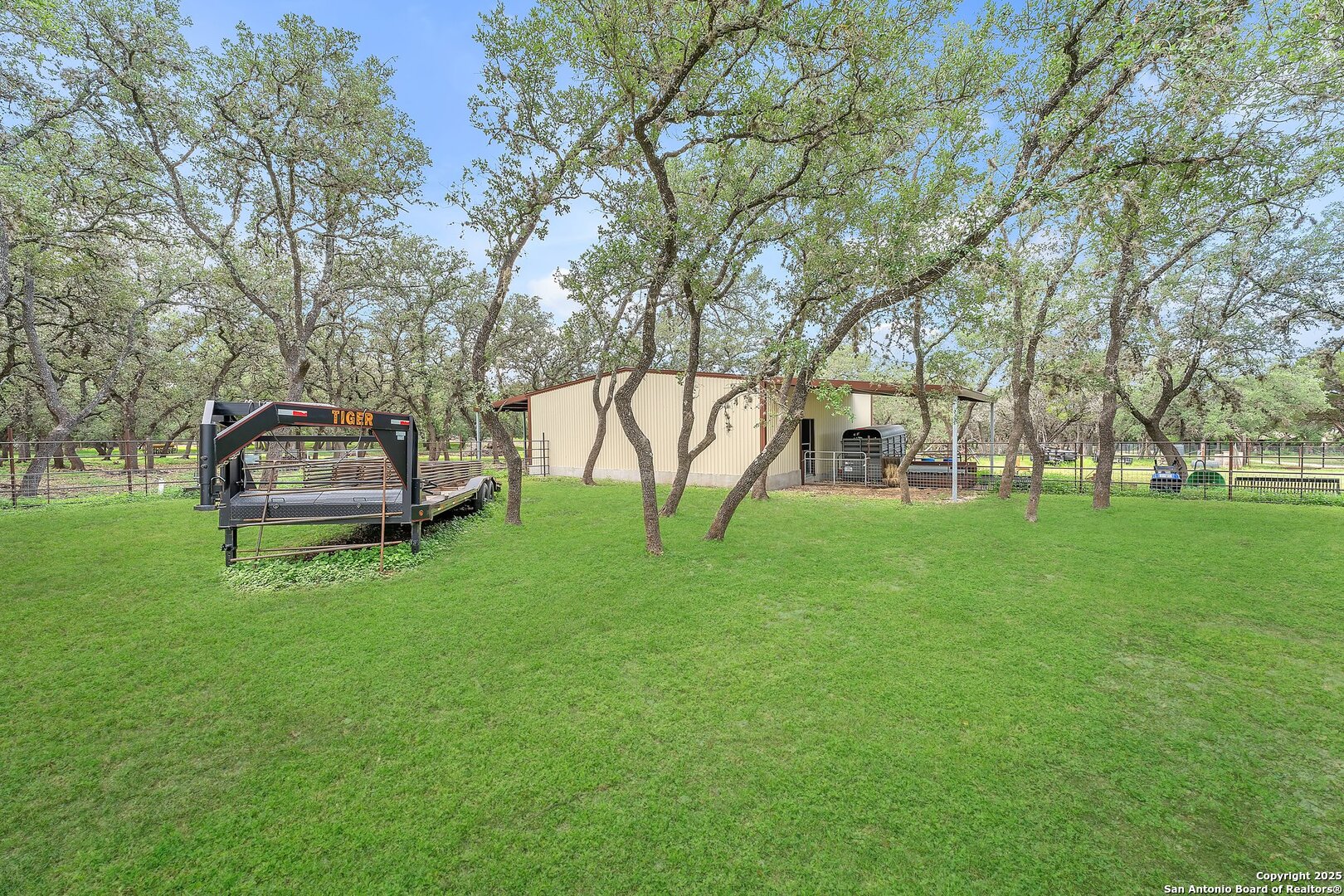 11650 Sunset Ranch Helotes, TX 78023 - Photo 81 of 141 a garden with trees in front of it