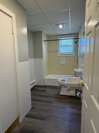 $1,400 | 114 Warren Street, Unit 2W, Fall River, MA 02721