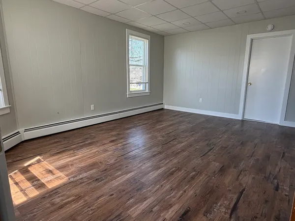 $1,400 | 114 Warren Street, Unit 2W, Fall River, MA 02721