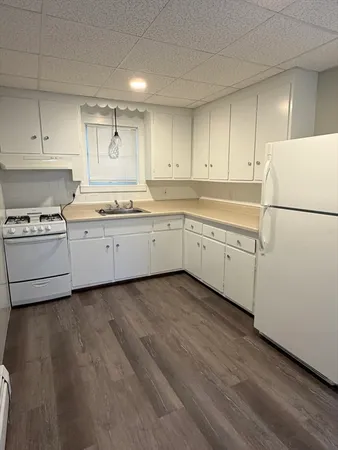 $1,400 | 114 Warren Street, Unit 2W, Fall River, MA 02721
