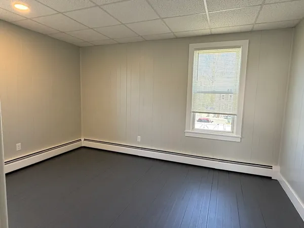 $1,400 | 114 Warren Street, Unit 2W, Fall River, MA 02721