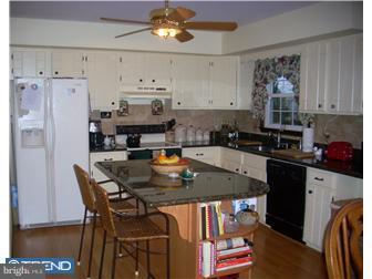 26 Dawn Road Levittown, PA 19056 - Photo 3 of 12 Kitchen