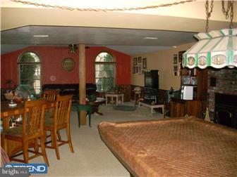 26 Dawn Road Levittown, PA 19056 - Photo 6 of 12 Family Room