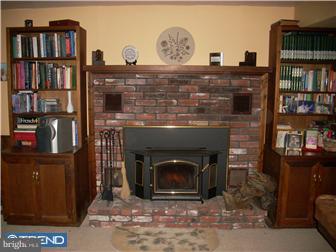 26 Dawn Road Levittown, PA 19056 - Photo 7 of 12 Family Room