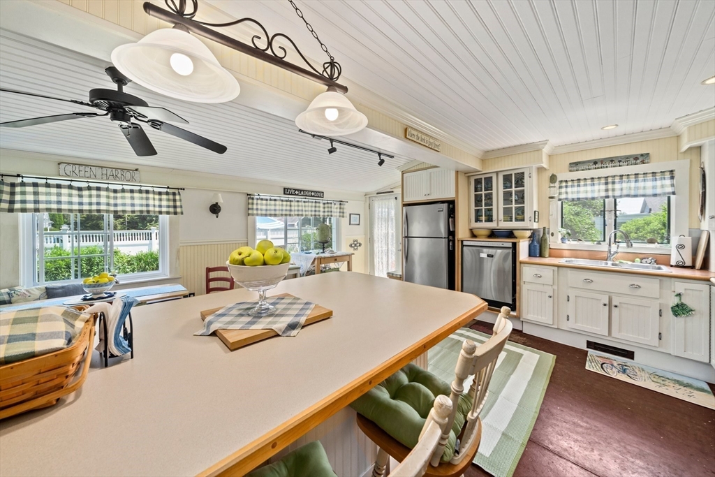 43 Virginia Street Marshfield, MA 02050 - Photo 11 of 41