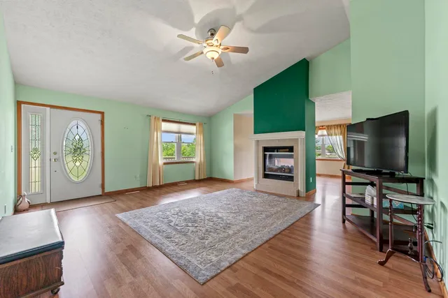 $260,000 | 816 Lake Summerset Road, Lake Summerset, IL 61019