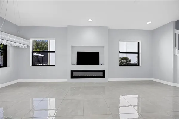 $525,000 | 9045 Madrid Circle, Naples, FL 34104