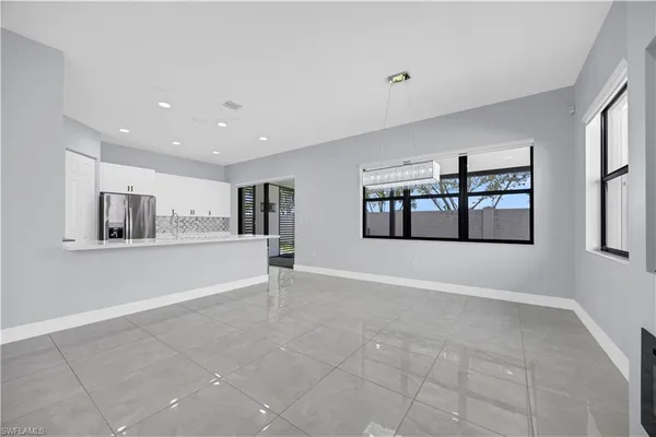 $525,000 | 9045 Madrid Circle, Naples, FL 34104